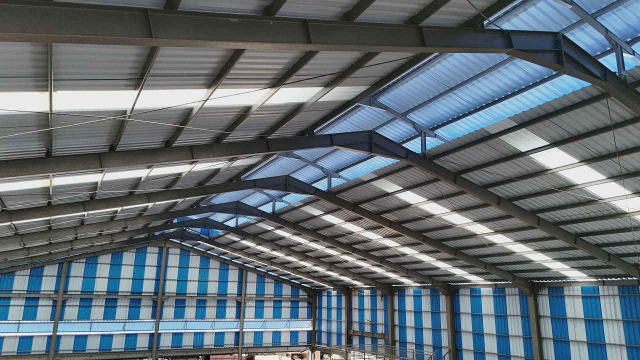 Aplikasi Atap uPVC Gudang Industri